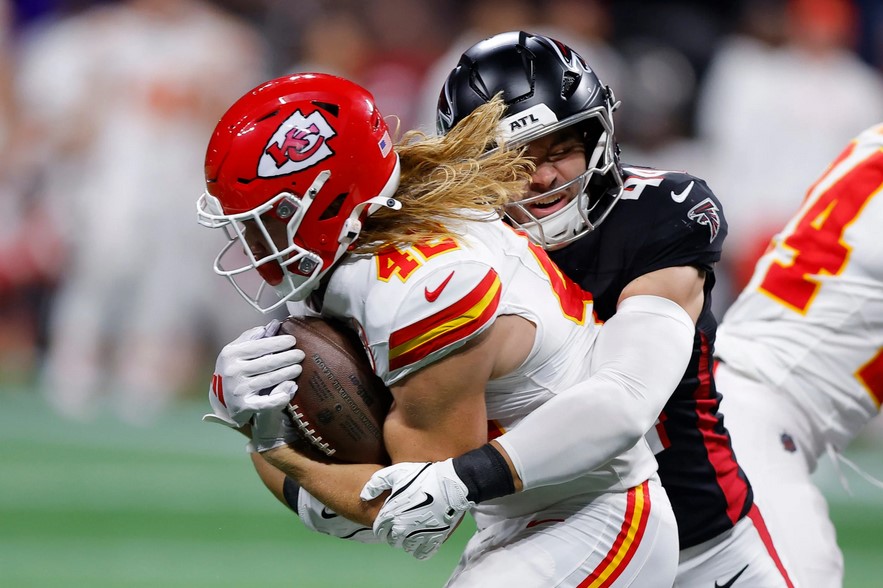 Studs and Duds from Falcons' prime-time loss to the Chiefs
See More &gt; tinyurl.com/347emxt7
#RiseUp #FalconsNation #ATLvsKC #FalconsFootball #DirtyBirds #FalconsDefense #NFLWeek3 #ChiefsVsFalcons #TroyAndersen #JessieBates #NFLStudsandDuds #FalconsTwitter #FalconsFans