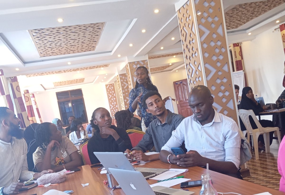 RukiaAhmed101's tweet photo. Group discussions on the priority areas of NCCAP(III) and how youths can implement them.
NCCAP(III) has 24 children and youth centred actions.

#NCDYouthKe 
#YouthClimateFinancing 

@Environment_Ke
@EnviClimateC_Ke @UNICEFKenya @UNDPKenya 
@HonAdenDuale 
@Eng_F_Ngeno https://t.co/ca9m4MdkOZ