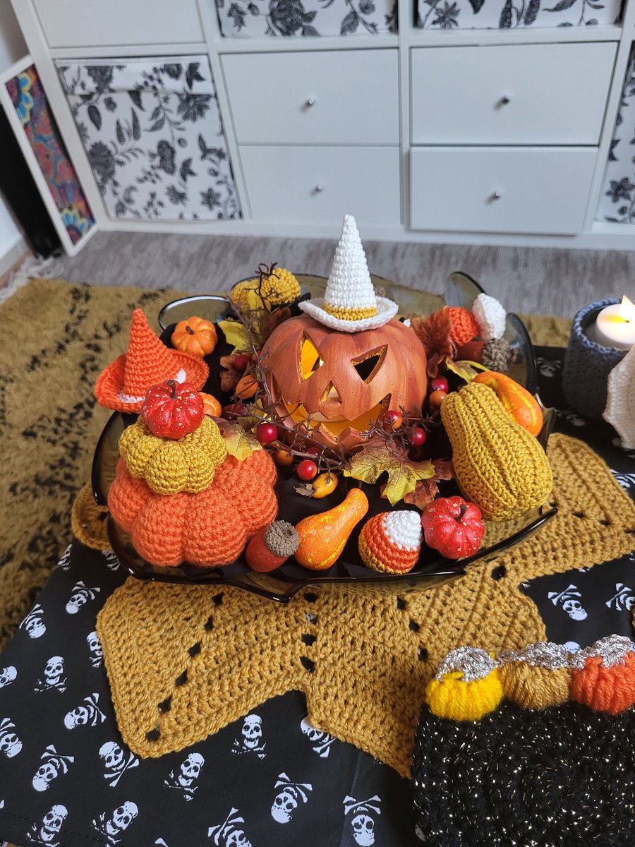 flowerdotpower's tweet photo. Lételemem a spooky dekor. 👻 https://t.co/QxNkvmRjnq
