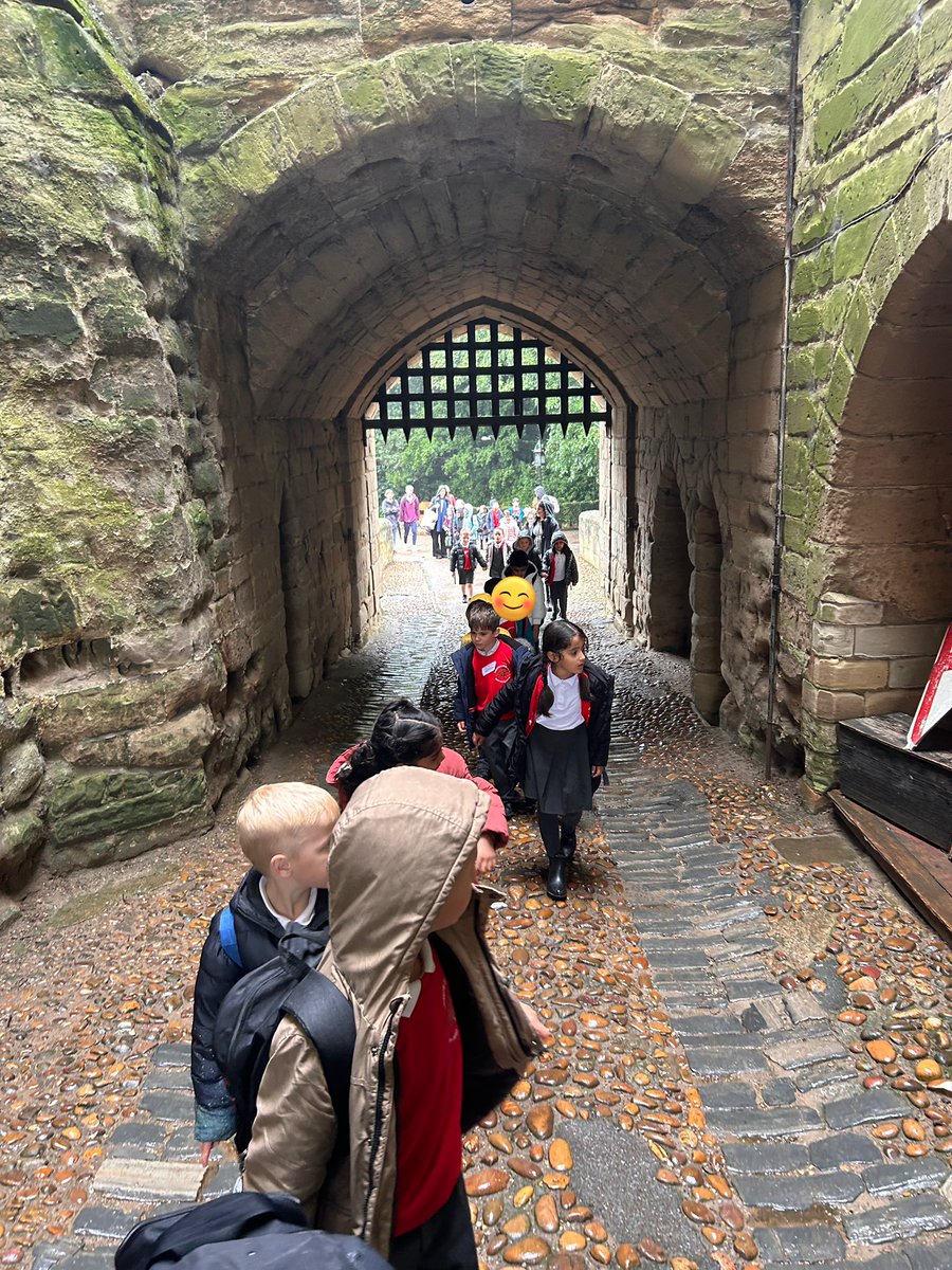 It may have been a bit rainy but we have had a great time exploring Warwick Castle 🏰