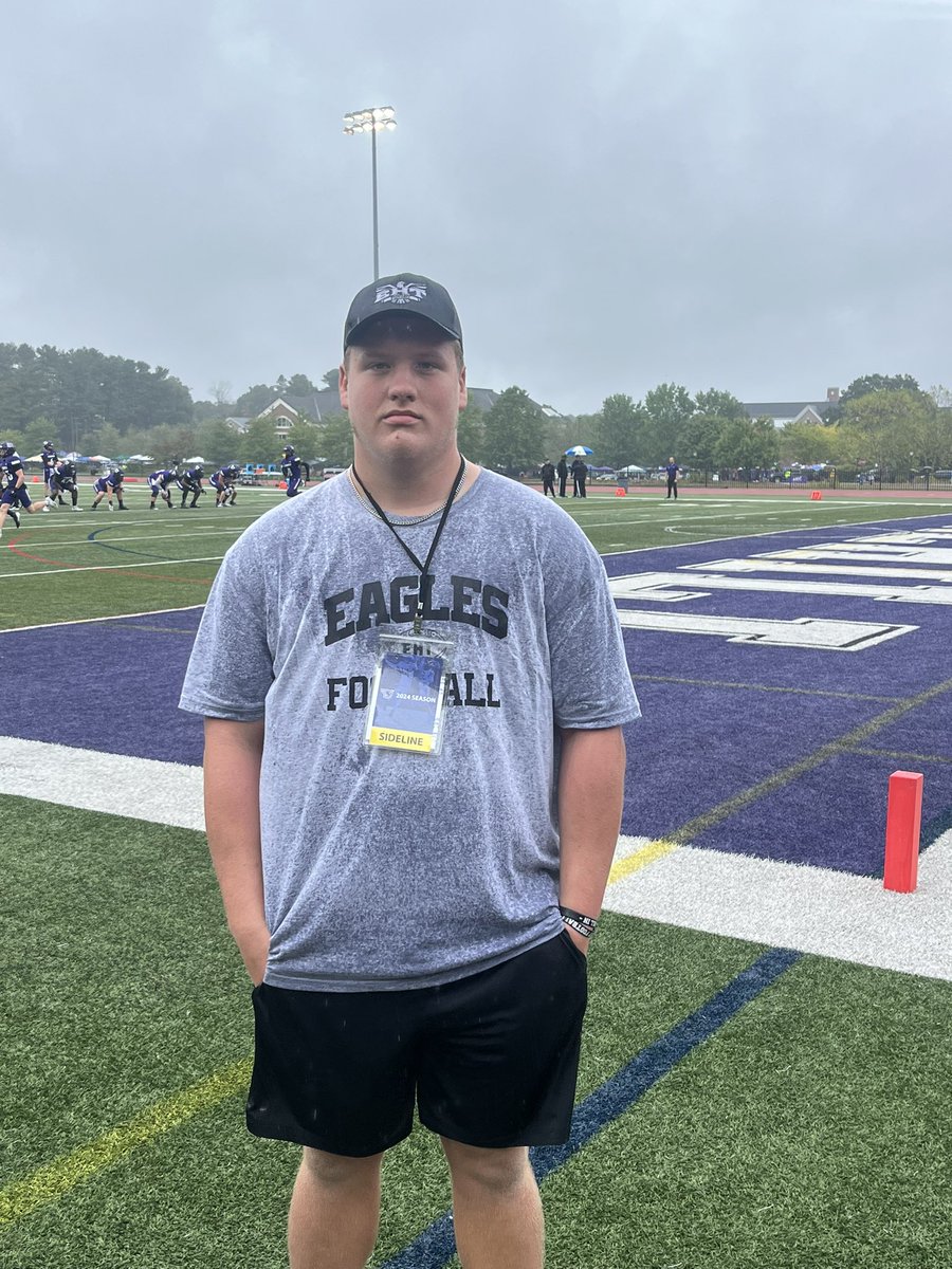 Thank you <a href="/_CoachMaher/">Jerry Maher</a> and <a href="/StonehillFB/">Stonehill Football #DIG</a> for having me at a game this past Saturday. I had a great time watching the game and meeting with the coach’s.<a href="/EHTFB_Eagles/">EHT Football</a> <a href="/CoachMove/">Move $canlón</a>