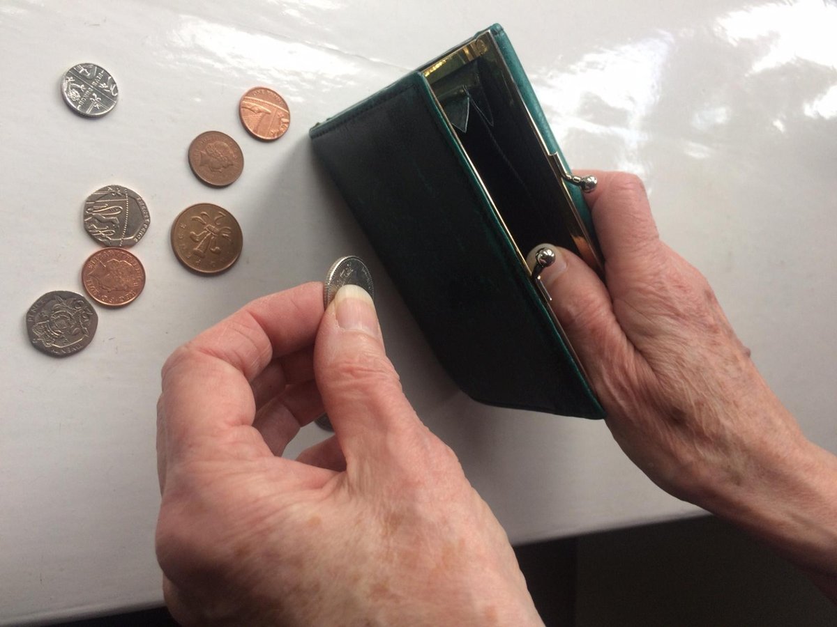 Dr Kingsley Purdam highlights how many older adults on low incomes are not claiming the means-tested benefits they're entitled to.

Research shows this could be due to a lack of awareness, access to information or stigma associated with claiming benefits.

manchester.ac.uk/about/news/old…