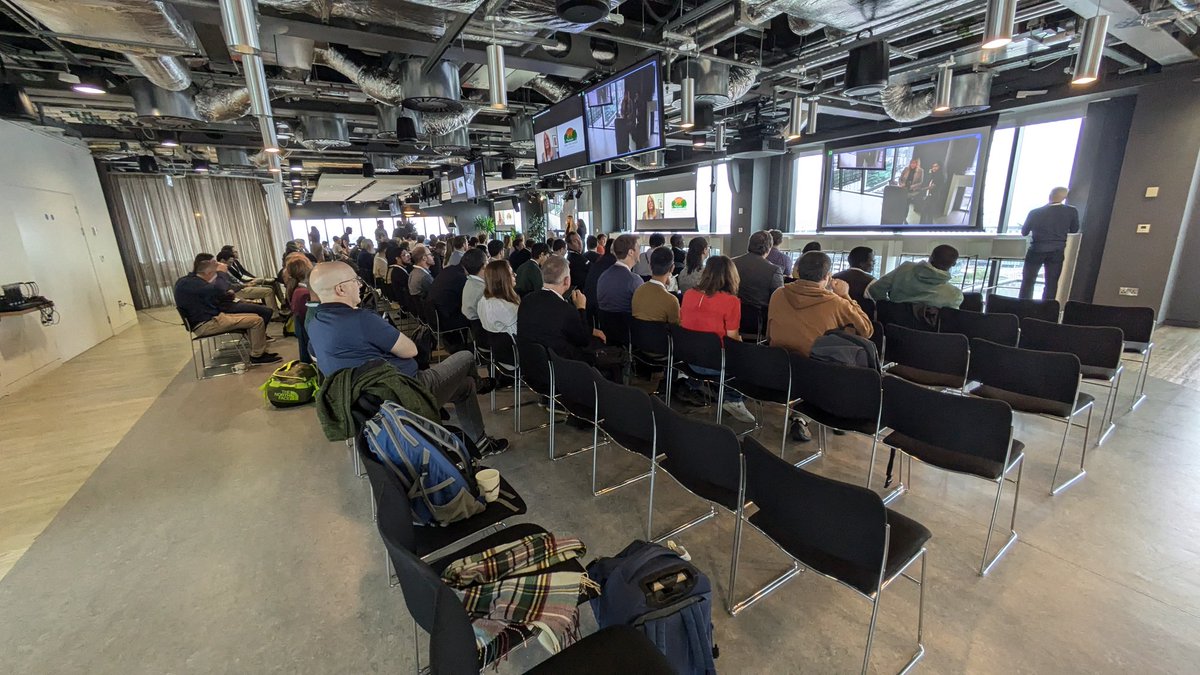 BzGEO's tweet image. #EOchat 📢 - And, ladies and gentlemen, @EarthOutreach's long awaited #GeoForGood24 is kicking off at @Google's EU headquarters in 🇮🇪. @RebeccaTMoore is giving the keynote. Stay tuned!! 😀 #GeoForGood #EarthObservation