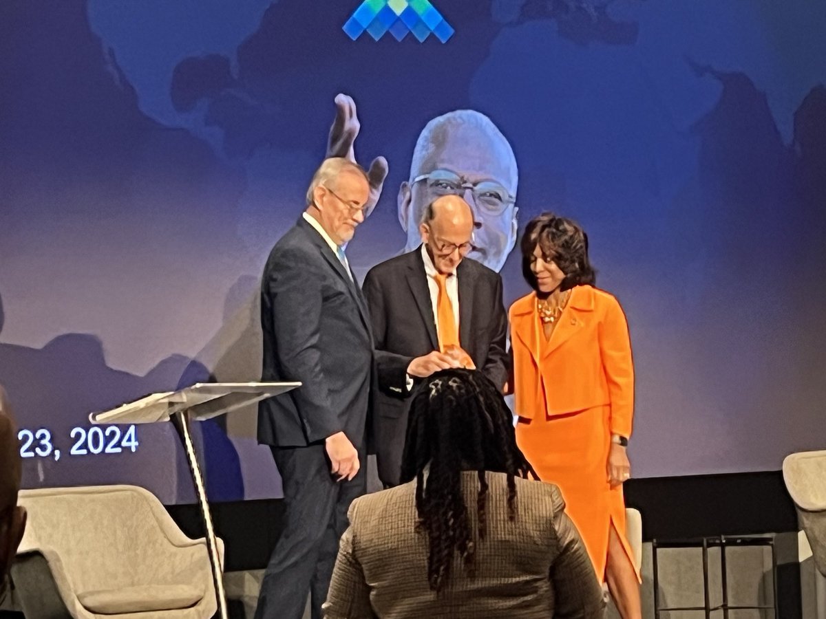 gingerdfloyd's tweet photo. ⁦@MSMEDU⁩ ⁦@MSMPres⁩ and Dr Graham award the David Satcher Global Health Equity Award to Dr Roger Glass former director of the NIH Fogarty Int’l Center at the MSM 2nd Annual Global Health Equity Summit in Atlanta, GA. ⁦@NIH⁩ ⁦@Fogarty_NIH⁩ https://t.co/LQiwEhFWTm