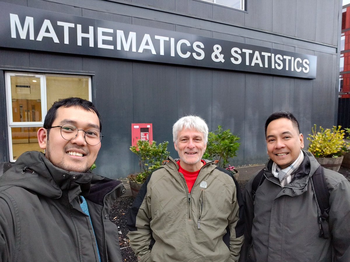 MichaelAMacNeil's tweet photo. Compare picture 1, the @UofGlasgow Maths building at the beginning of our PhDs (Aristito, @rizalhari, me) to picture 2, how it looks now! #correlationnotcausation. https://t.co/1BLfkoWHRY