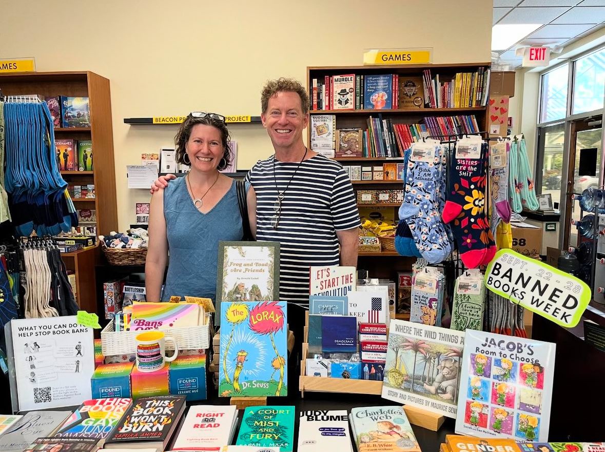 EastWestLit's tweet image. We read, support, represent and share #BannedBooks ⭐️📚⭐️ #FReadom