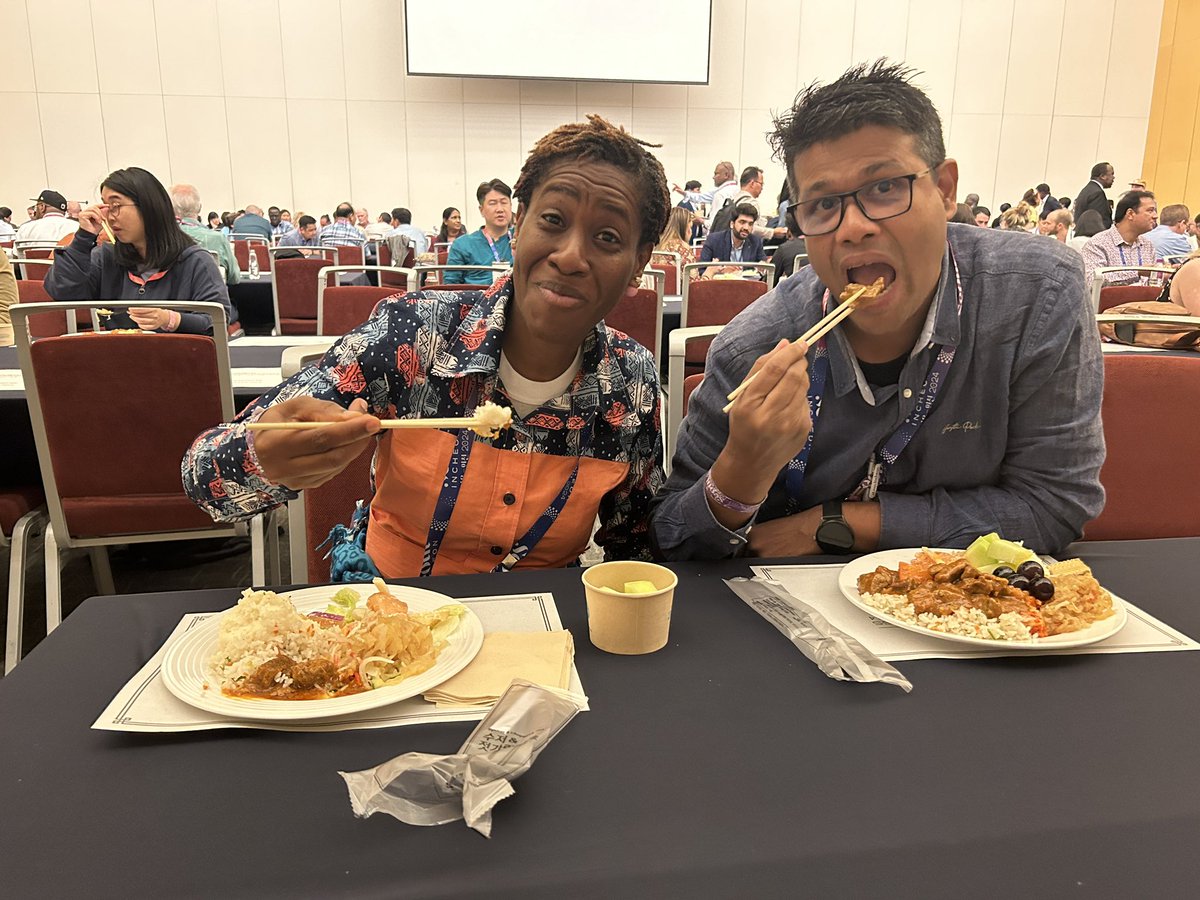 markonerock's tweet image. In Korea, where I get to see and old friend from Bangladesh teach an old friend from Ghana how to use chopsticks.  🇧🇩 + 🇬🇭 = 🥢