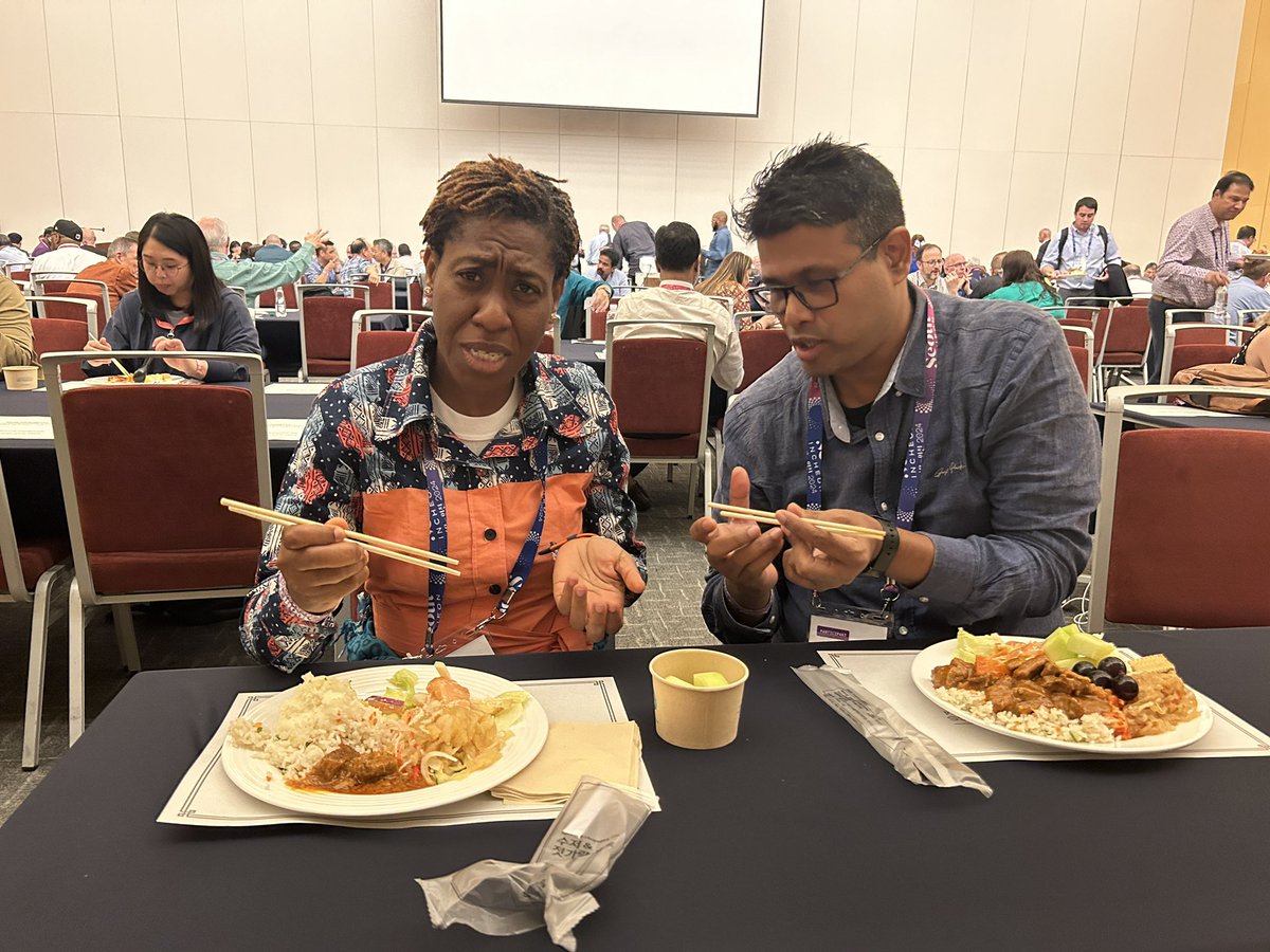 markonerock's tweet image. In Korea, where I get to see and old friend from Bangladesh teach an old friend from Ghana how to use chopsticks.  🇧🇩 + 🇬🇭 = 🥢