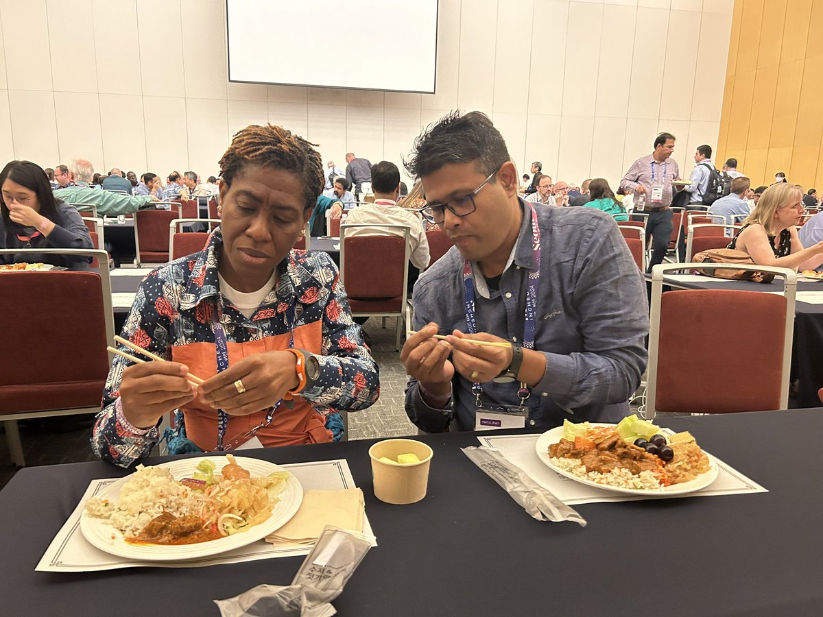 markonerock's tweet image. In Korea, where I get to see and old friend from Bangladesh teach an old friend from Ghana how to use chopsticks.  🇧🇩 + 🇬🇭 = 🥢