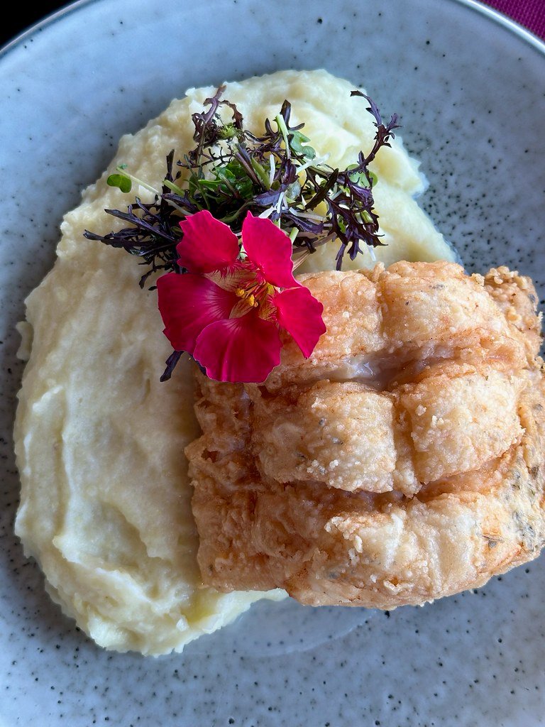 apuntesyviajes's tweet photo. 🐟 En Aquí Jaime, cada plato es una obra de arte. Desde un ceviche de cochayuyo hasta un congrio frito con puré de la casa. Disfruta junto al mar en su terraza con vista única. 🌅 #AquíJaime #MariscosChilenos https://t.co/A8CHFNtER9