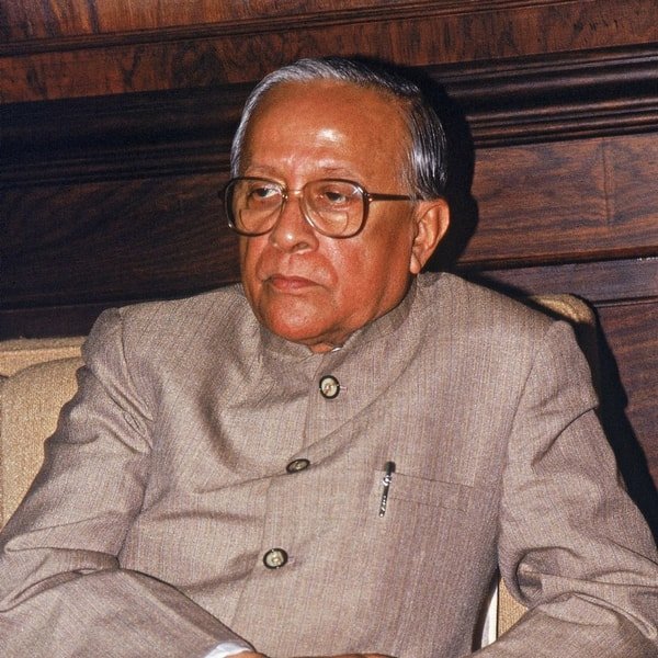 বানতলা ধর্ষন কাণ্ড:

১৯৯০ সালের ৩০ মে গোসাবায় একটি টীকাকরণ কর্মসূচি সেরে তিন জন স্বাস্থ্য আধিকারিকের একটি দল কলকাতায় ফিরছিলেন। এই দলে ছিলেন পশ্চিমবঙ্গ সরকারের স্বাস্থ্য মন্ত্রকের অতিরিক্ত জেলা গণমাধ্যম বিভাগের উপ-আধিকারিক অনিতা দেওয়ান, স্বাস্থ্য মন্ত্রকের উচ্চপদস্থ আধিকারিক