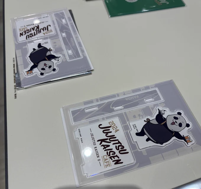 日記 呪カフェ!前回と違う会場。 開封の儀、ミニアクスタ初っ端から 友達2人でせーの!で先輩お迎え 以前シブヤのホテルでやってたカフェ?の特典でも、2人で先輩引き当てたから 不思議な先輩パワーが発動するのかもしれない笑 カフェ絵先輩、可愛くて好き… みんなかわいい。。