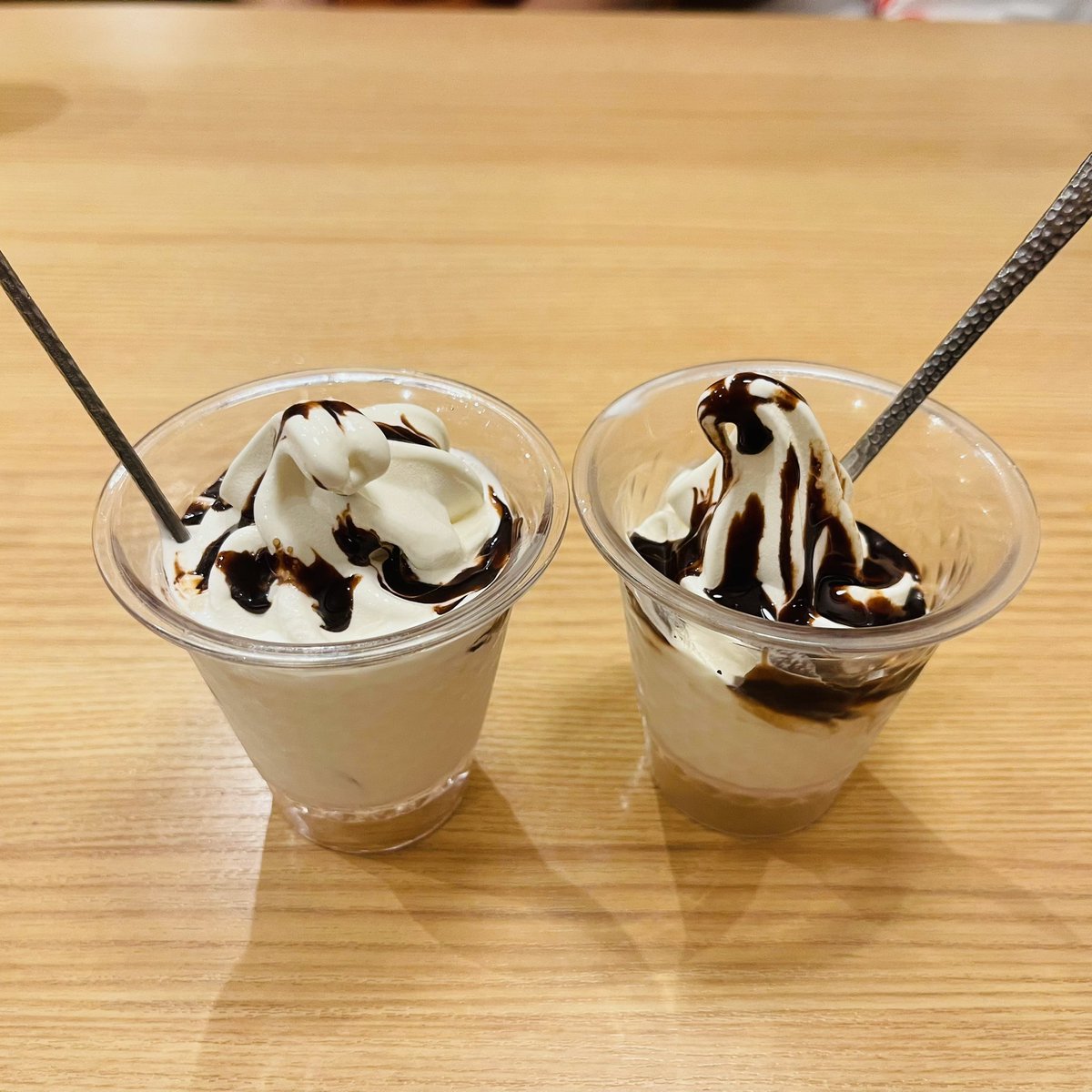 yokochiang's tweet photo. ✮――✮――✮――✮
【審査対象②】
#ライバーが伝える丸源ラーメン

2回目の丸源ラーメンに行ってきた🖤
今回の注文は
✔️ 熟成醤油ラーメン辛���そば🔥
✔️ 熟成醤油ラーメン肉そばつけ麺
✔️カップソフトチョコ
辛肉そばめっちゃクチャ美味しかった🤤

📍ミツ境店

#丸源 
@marugen_ramen_ 
✮――✮――✮――✮ https://t.co/mvM7o6hK9y
