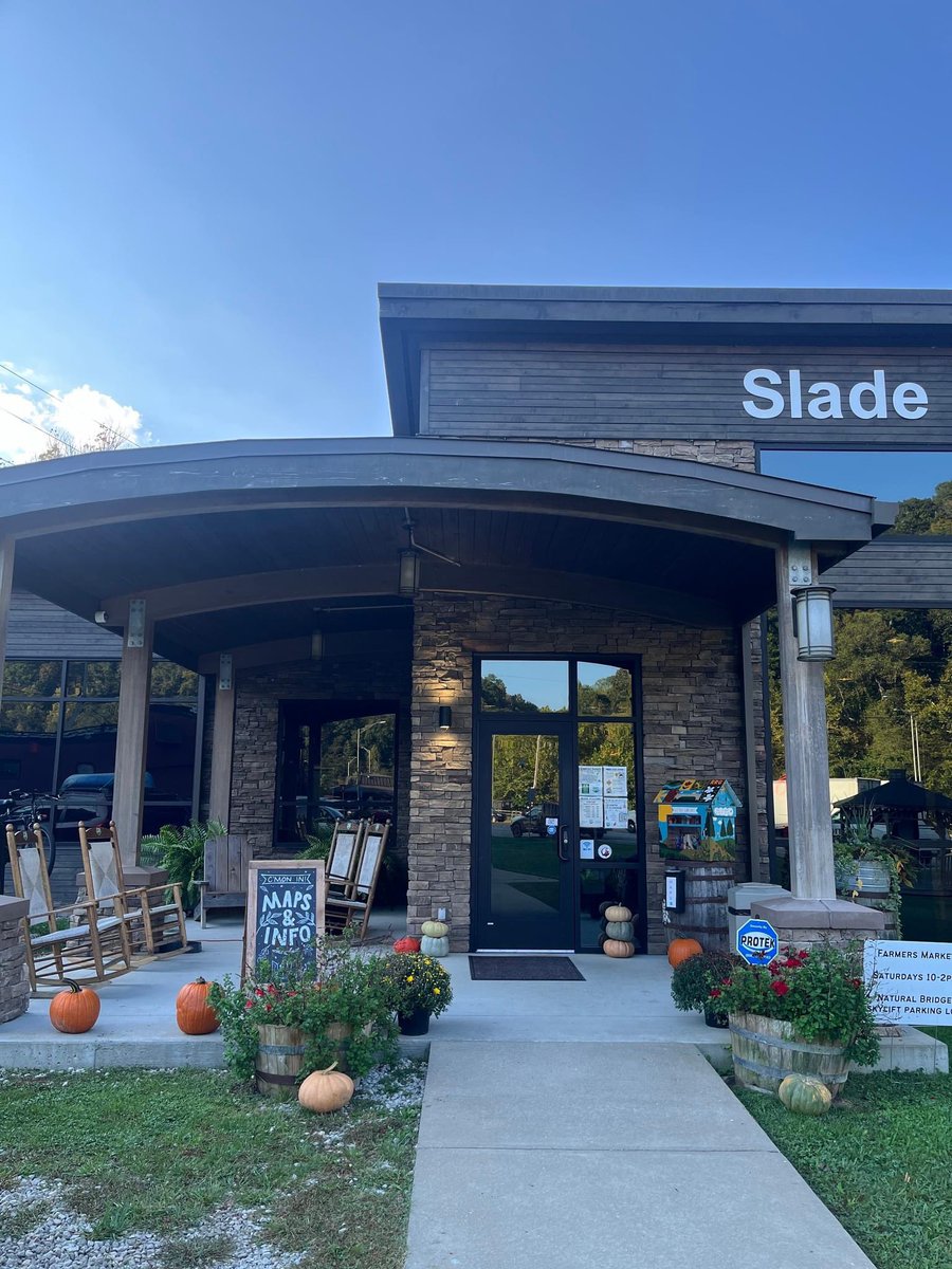 Mr_FrazierKY's tweet photo. Y’all, #PowellCounty IS READY FOR FALL!
Bring on the cozy vibes, the hot cocoa, the falling leaves, and the cooler temperatures! We're all decorated and ready here at the Slade Welcome Center!
Come see us and take your picture with our beautiful pumpkins and mums that we got from Red River Gorge Farmers Market staple vendor Elk Hollow Farms! Even Bigfoot* is getting in the spirit 👣 🎃👻🍂🍁
Foliage maps show #RRG leaves should begin changing colors next week. 🍁🍂
And if you ask nice enough, Pete might even be willing to photo bomb your family photos! 😝🤣📸