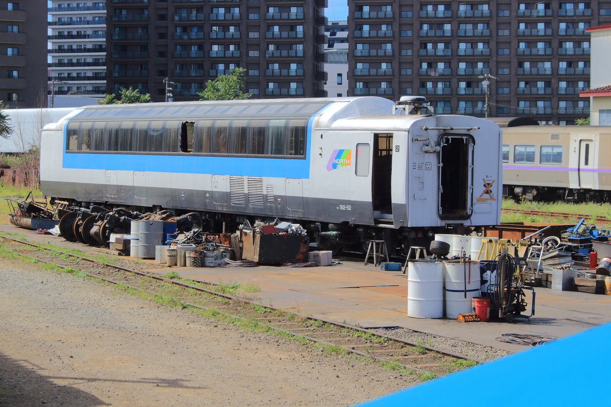 苗穂工場でノースレインボーエクスプレスの車両の解体が続いています