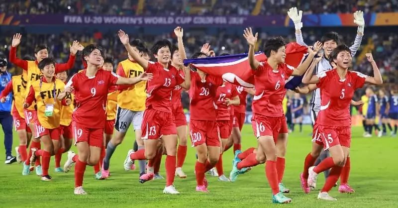 ChollimasFR's tweet photo. LA CORÉE DU NORD EST CHAMPIONNE DU MONDE ! 🇰🇵🏆

Les féminines U-20 l’ont emporté en finale contre le Japon 🇯🇵 (1-0) !

La CDN remporte sa troisième coupe du monde U-20 féminine et rejoint l’Allemagne 🇩🇪 et les États-Unis 🇺🇸 au rang des nations les plus titrées ! https://t.co/DeZGRtQtSB