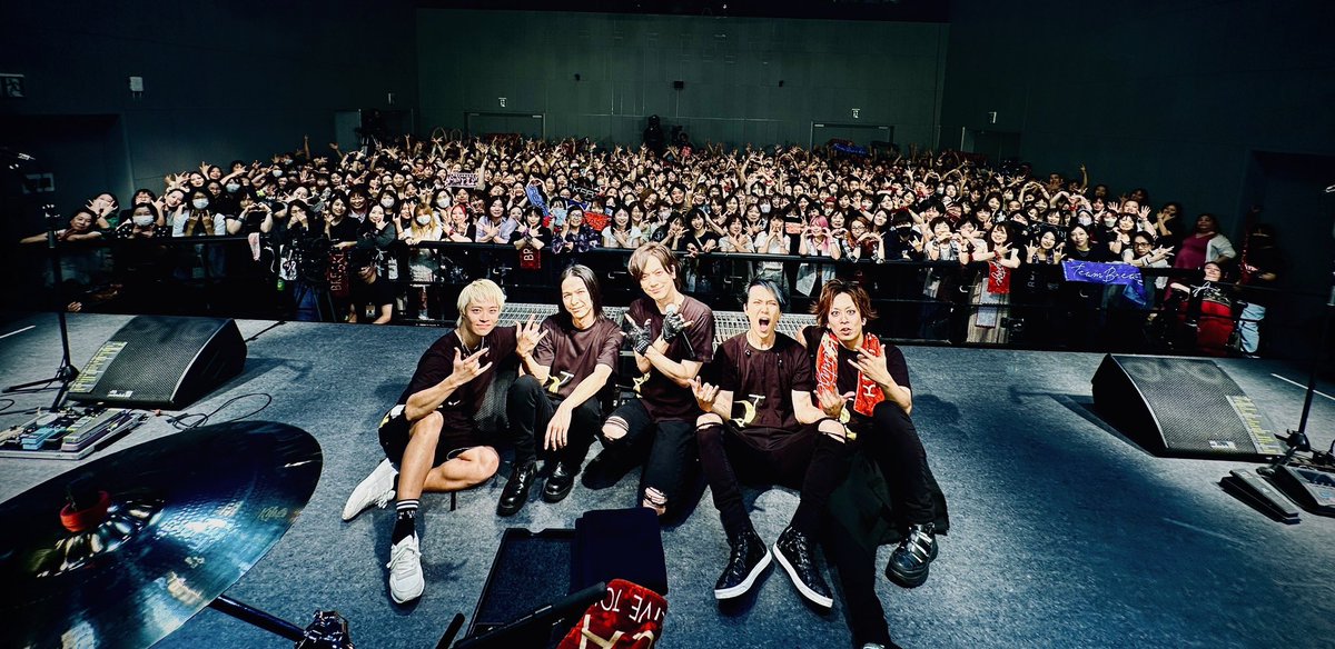 Daigo19780408's tweet photo. BREAKERZ LIVE TOUR 2024 -Bintage-
TOUR FINAL渋谷ストリームホール
最高ーーーーーーーーー‼️
とにかく
最高ーーーーーーーーー‼️
今日はそれだけ!
本当にありがとう😊😊😊
みんなも楽しめた?
好きなライブだった?
教えて‼️
#BREAKERZ
#bintage https://t.co/0nj4NprHp1