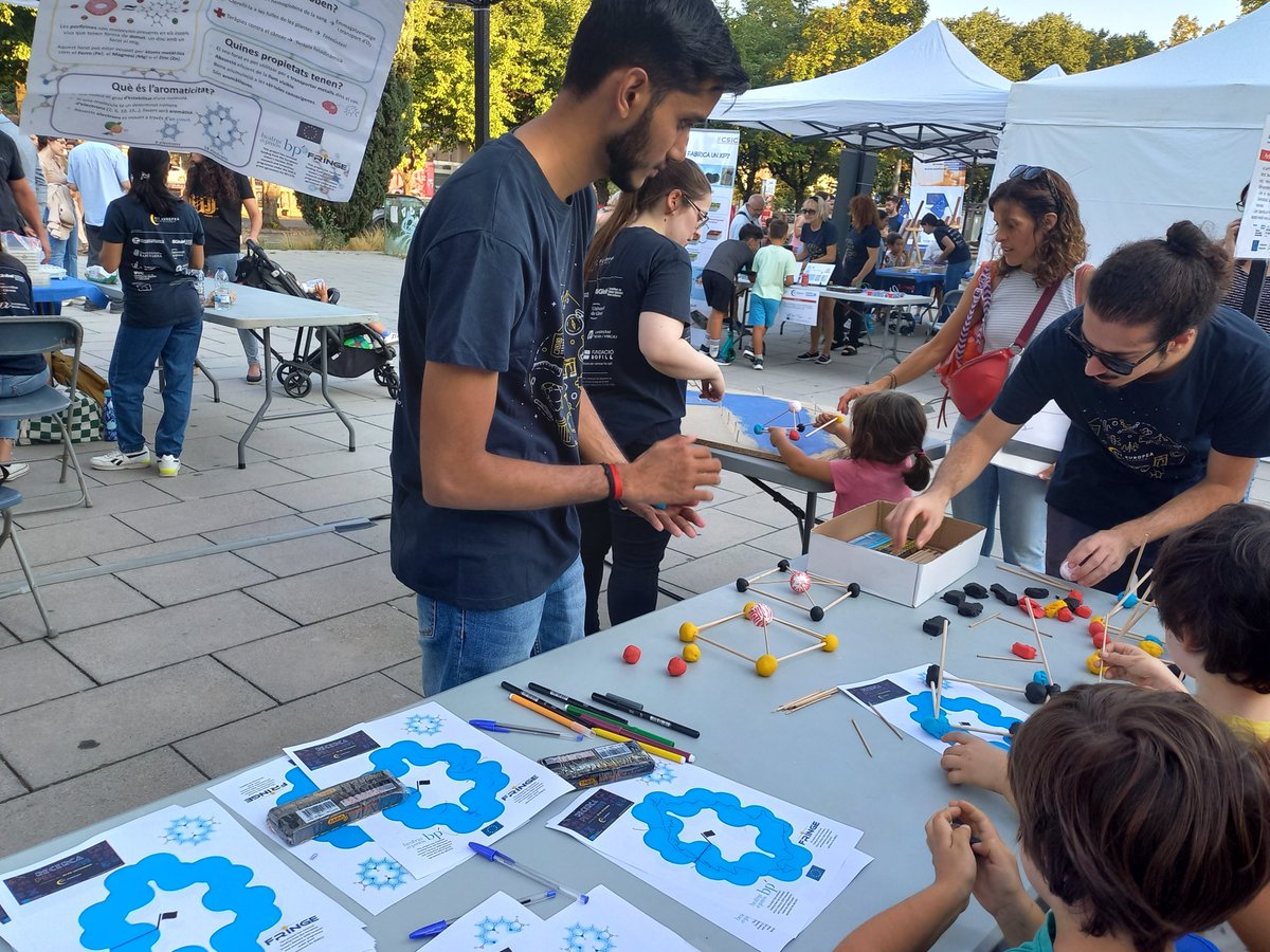 Join us 27th of Sept from 5pm at #NitRecerCat24 plaça Salvador Espriu #Girona with a workshop on "Porfirines i aromaticitat" by <a href="/LluisBlancafort/">Lluís Blancafort</a>

We are looking forward to seeing you! #IQCCoutreach
<a href="/univgirona/">Universitat de Girona</a> <a href="/TCBioSys/">TCBioSys</a> <a href="/c4dudg/">C4D UdG</a> <a href="/UdGRecerca/">UdG Recerca</a>