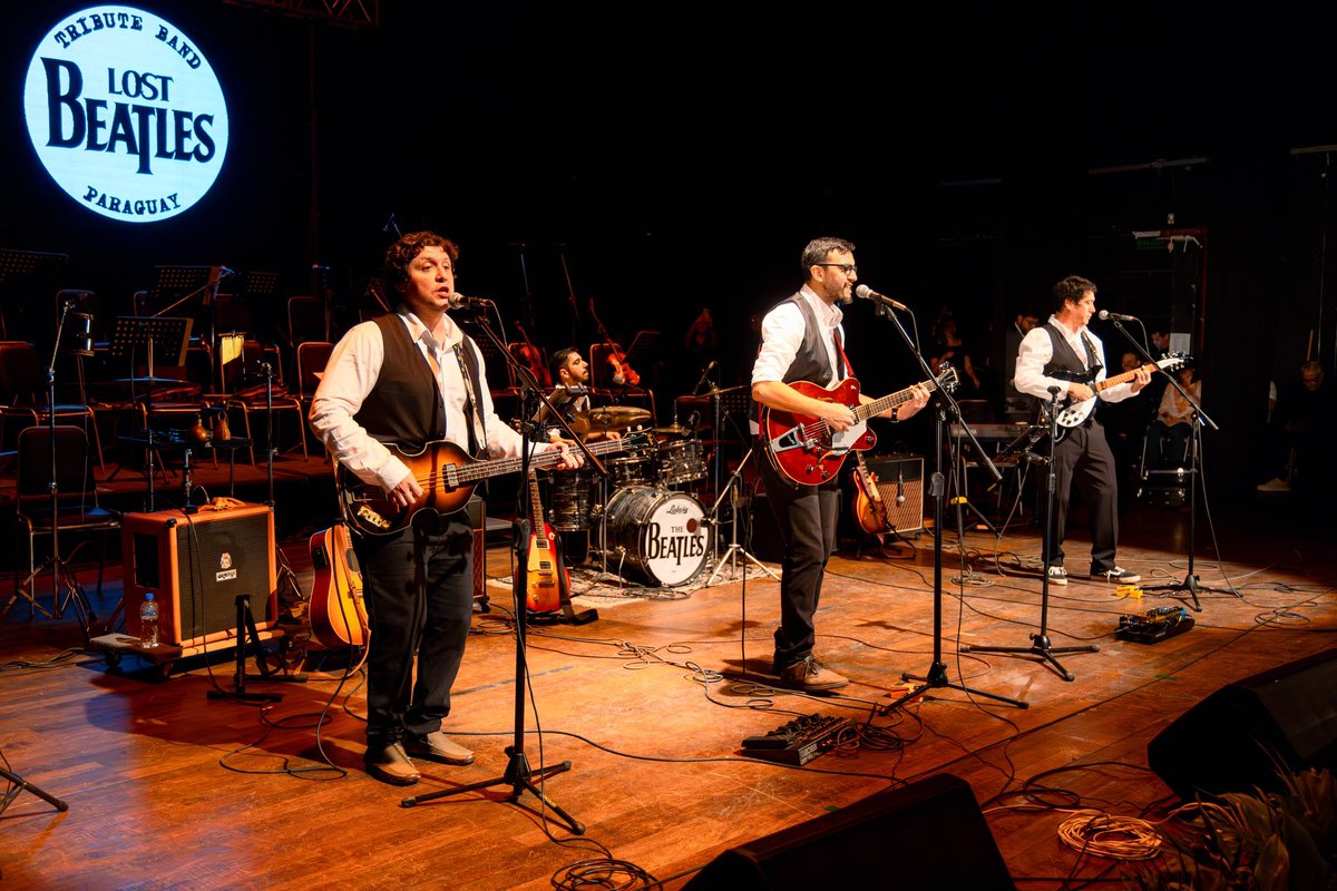 Compartimos una postal más de lo que fue nuestro último show del pasado 8 de setiembre, en el Teatro Municipal de Asunción!
Buen inicio de semana☀️
#lostbeatles #lostbeatles11años #beatlestribute #tributobeatles #thebeatles #paraguay #musicaenparaguay