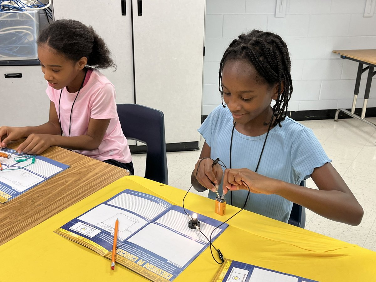 teachingmuseum's tweet photo. Lights are going on (literally!) @MimosaManatee 5th graders are engrossed … experimenting with electricity @ksuiteach #fcsmobilelearningexperiences https://t.co/B1NKIz5eqW