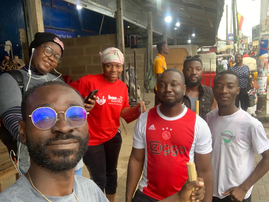 BcKoforidua's tweet photo. "Volunteer work &amp; happiness"

These #KofcityKonnect members dey #volunteeringh, led by #bckdua coordinator Khobi. 
For National Volunteer Day, they cleaned up parts of the #Koforidua Central Market, Eastern Region, #inGhana. 

#NVDay2024🇬🇭
#CleanAirGhana
#NVDay
#wcd2024 https://t.co/DiFo6i0JcK