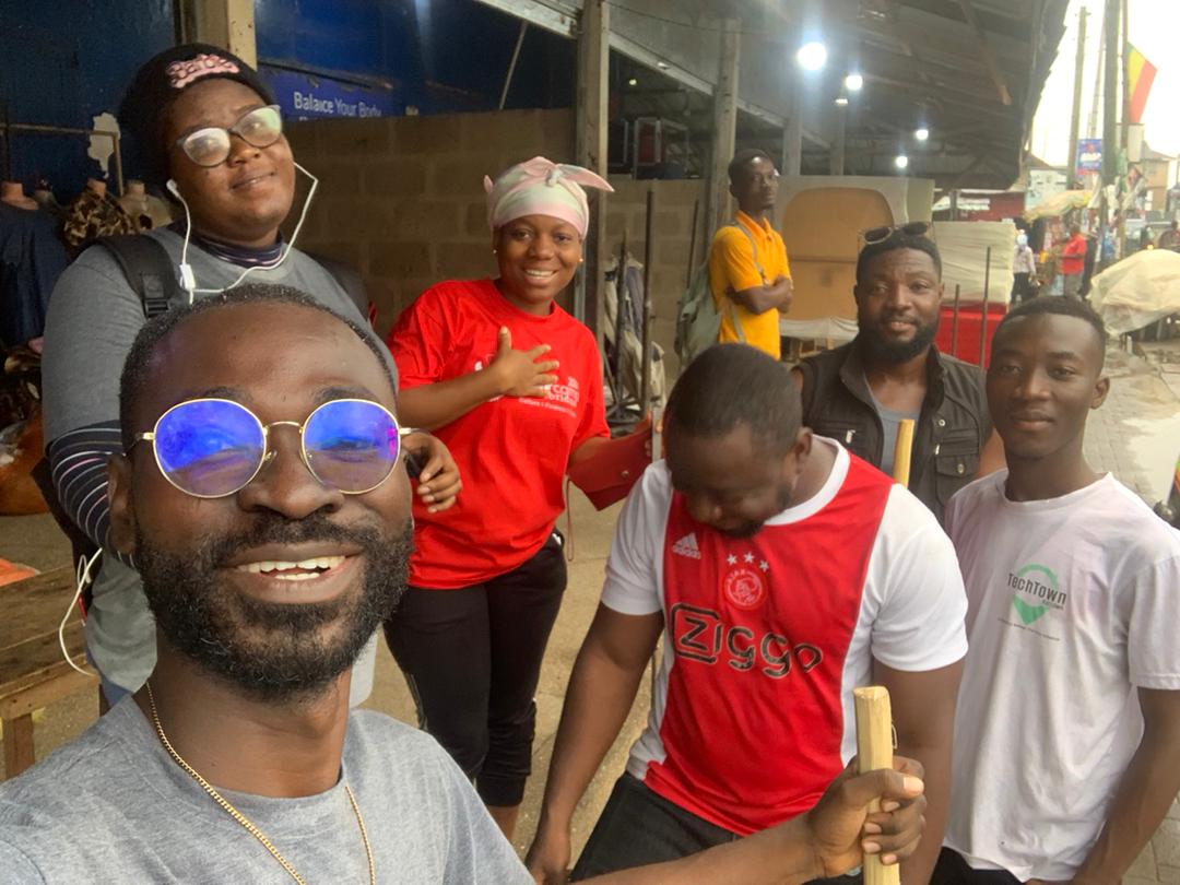 BcKoforidua's tweet photo. "Volunteer work &amp; happiness"

These #KofcityKonnect members dey #volunteeringh, led by #bckdua coordinator Khobi. 
For National Volunteer Day, they cleaned up parts of the #Koforidua Central Market, Eastern Region, #inGhana. 

#NVDay2024🇬🇭
#CleanAirGhana
#NVDay
#wcd2024 https://t.co/DiFo6i0JcK
