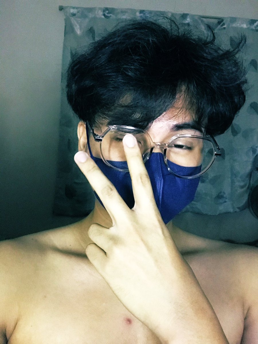 Mac_eliiio's tweet photo. Boringg ehh…Takde yang nak chating ke? https://t.co/JiQBRhpxMR