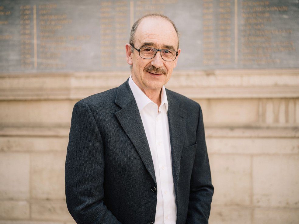 cdf1530's tweet image. 👏 Le Pr Denis @Duboule reçoit la médaille Ross Harrison 2025 !
😎 La #récompense lui est remise pour ses contributions importantes à la compréhension des mécanismes de régulation #génétique du développement des vertébrés et de leur évolution.
👉 college-de-france.fr/fr/actualites/…