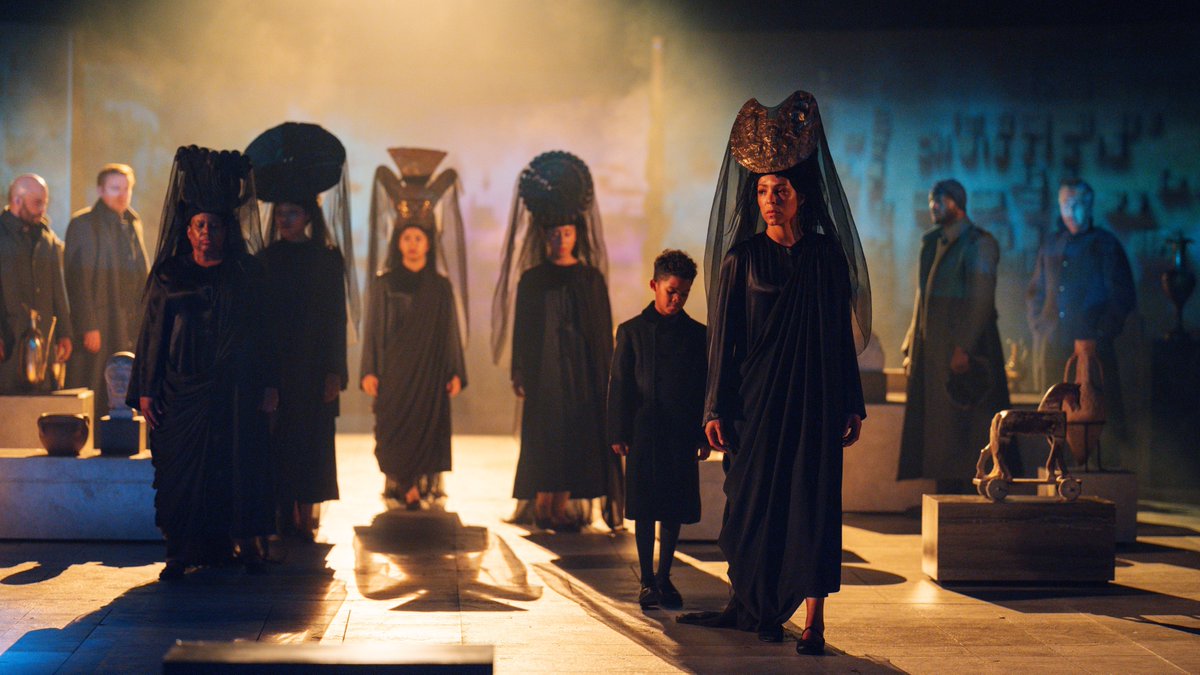 Your first look at #Coriolanus 🤩

Now playing in the #OlivierTheatre until 9 November.

📸 Misan Harriman