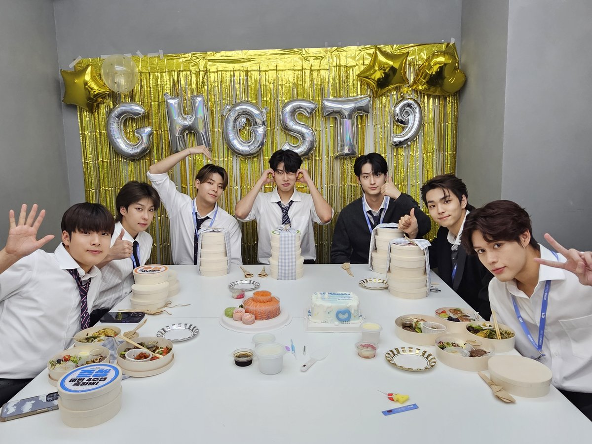 GHOST9OFFICIAL's tweet photo. 📸

𝐒𝐞𝐩𝐭𝐞𝐦𝐛𝐞𝐫 𝟐𝟑, 𝟐𝟎𝟐𝟒
GHOST9 Debut 4th Anniversary

오늘 오랜만에 모두 모여 고스티와 행복한 시간!
4주년 축하해 줘서 너무 고맙고 앞으로도 함께해 고스티🤍

#GHOST9 #고스트나인
#Debut_4th_Anniversary https://t.co/2lAxekQ9Dt