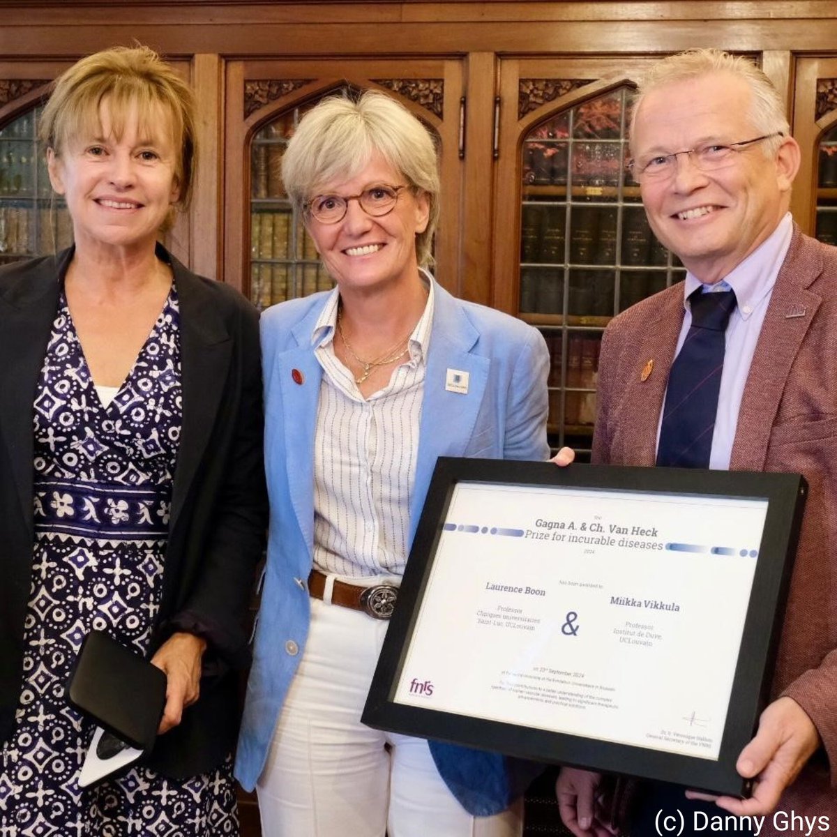 F.R.S.-FNRS (@frsfnrs) on Twitter photo Le Prix international Gagna & Van Heck pour les maladies incurables décerné à <a href="/LaurenceBoon1/">Laurence Boon</a> et <a href="/MiikkaVikkula/">Miikka. Vikkula</a> @UCLouvain_be pour leurs travaux sur les anomalies vasculaires. <a href="/deDuveInstitute/">de Duve Institute</a> <a href="/ClinUnivStLuc/">Cliniques universitaires Saint-Luc</a> <a href="/WELRI_asbl/">WEL Research Institute</a> <a href="/VHalloin/">Véronique Halloin</a>
➕ Communiqué : frs-fnrs.be/docs/Prix/Gagn… Le Prix international Gagna & Van Heck pour les maladies incurables décerné à <a href="/LaurenceBoon1/">Laurence Boon</a> et <a href="/MiikkaVikkula/">Miikka. Vikkula</a> @UCLouvain_be pour leurs travaux sur les anomalies vasculaires. <a href="/deDuveInstitute/">de Duve Institute</a> <a href="/ClinUnivStLuc/">Cliniques universitaires Saint-Luc</a> <a href="/WELRI_asbl/">WEL Research Institute</a> <a href="/VHalloin/">Véronique Halloin</a>
➕ Communiqué : frs-fnrs.be/docs/Prix/Gagn…