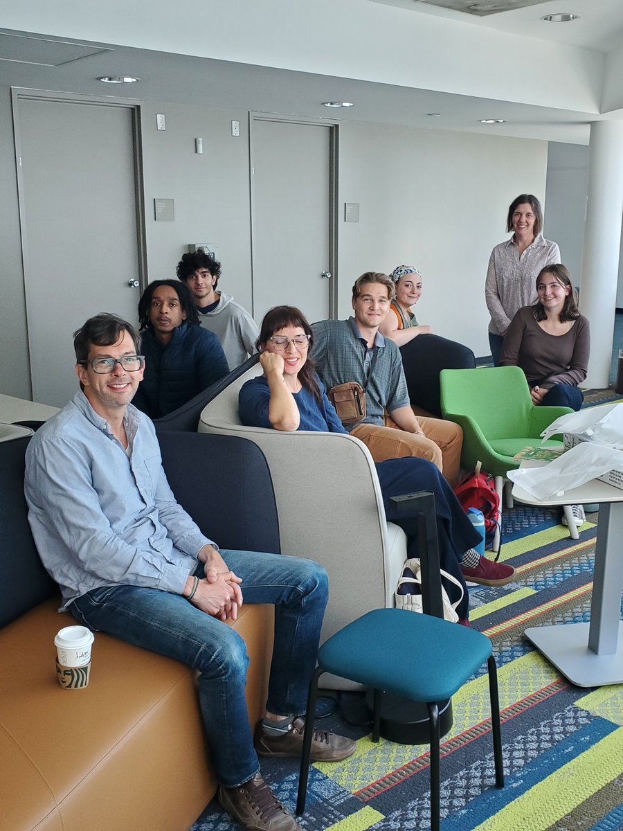 Always great to catch up with our undergraduate majors in Urban Studies and minors in Urban Sustainability!!! Here with Profs Guinn and Loh.
