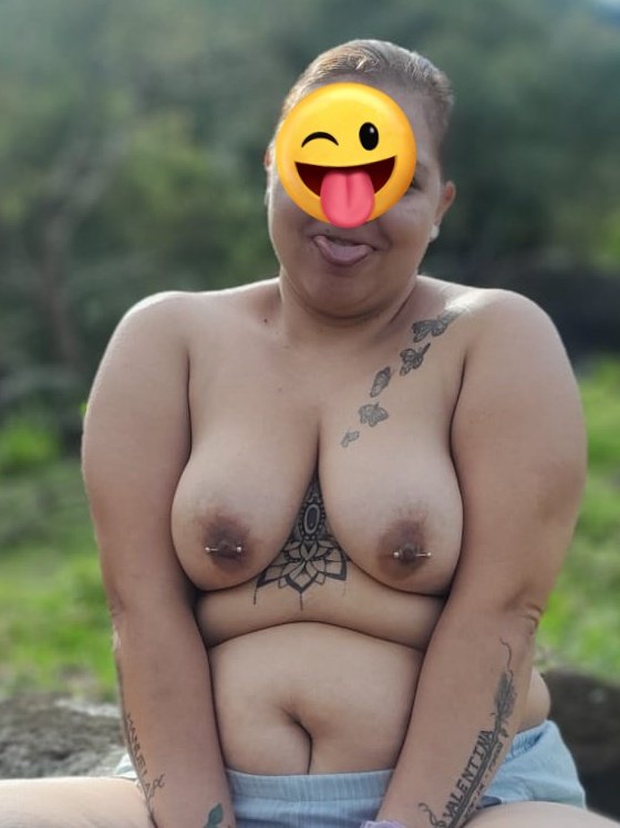 Ellas siempre al aire libre ....