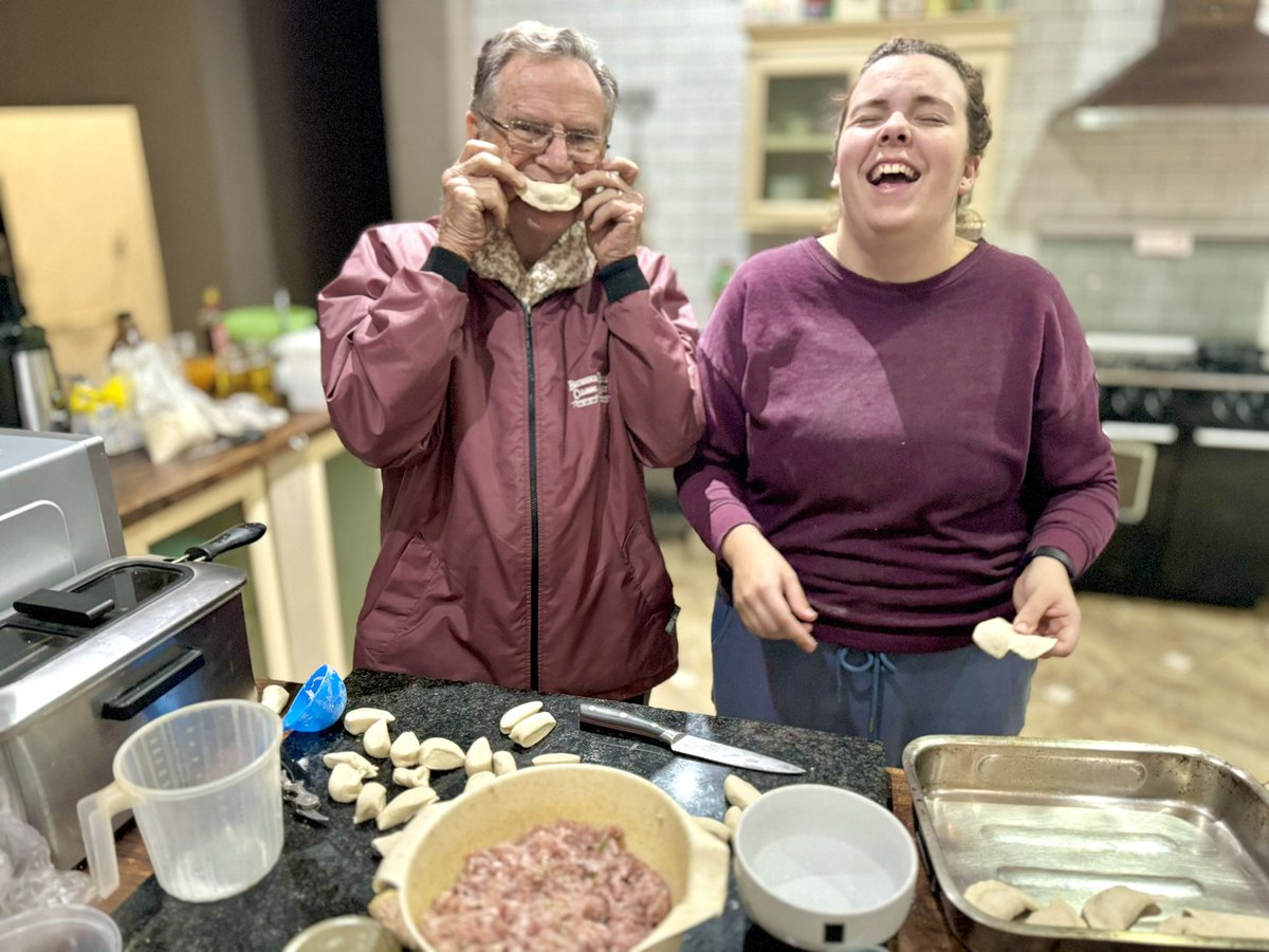laraleeloo's tweet image. And this is what happens when you spontaneously say “Goppa, smile with your dumpling”!

🤣

#crazyfamily 
#potstickers 
#funforthewholefamily 
#homemade