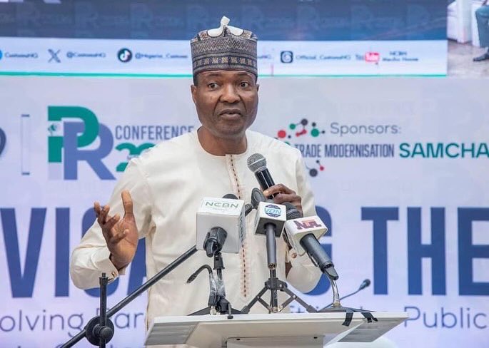 voiceofnigeria's tweet image. The Director General of Voice of Nigeria, Mallam Jibrin Ndace @JNdace, has pledged to partner with the West African Action Network on Small Arms (WAANSA) in combating the proliferation of small arms in West Africa. #HumanSecurity #GunViolence #ECOWAS #Nigeria