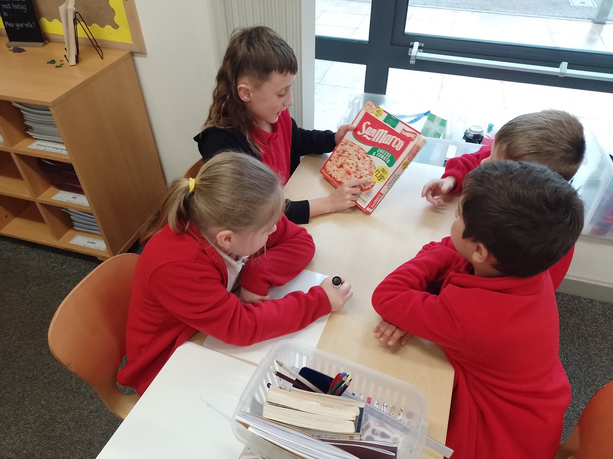 maybury_class4's tweet photo. This afternoon, Year 4 have been investigating pizza boxes to find out what information the packaging includes 🍕📦 https://t.co/LANpXA8yOQ