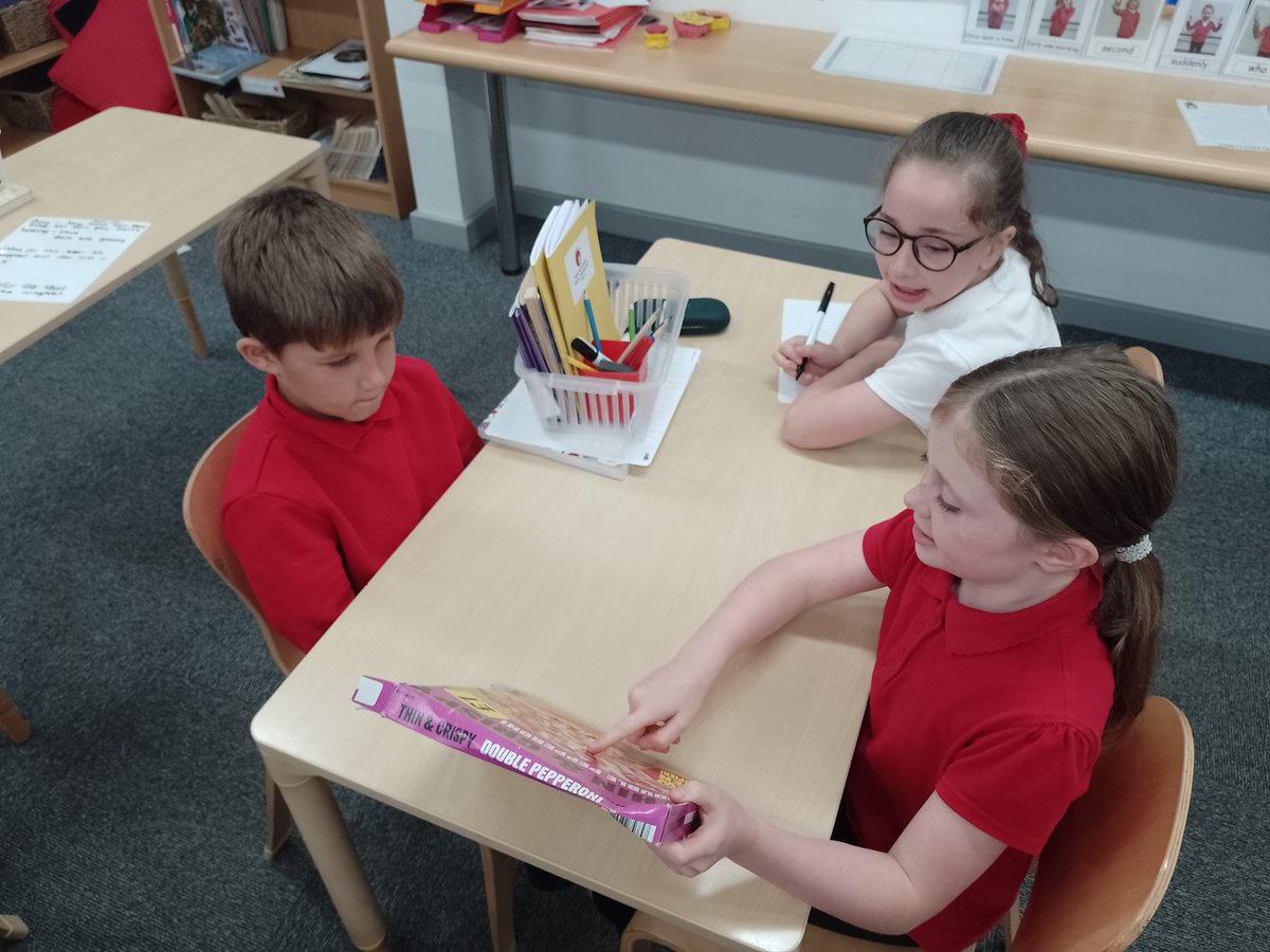 maybury_class4's tweet photo. This afternoon, Year 4 have been investigating pizza boxes to find out what information the packaging includes 🍕📦 https://t.co/LANpXA8yOQ