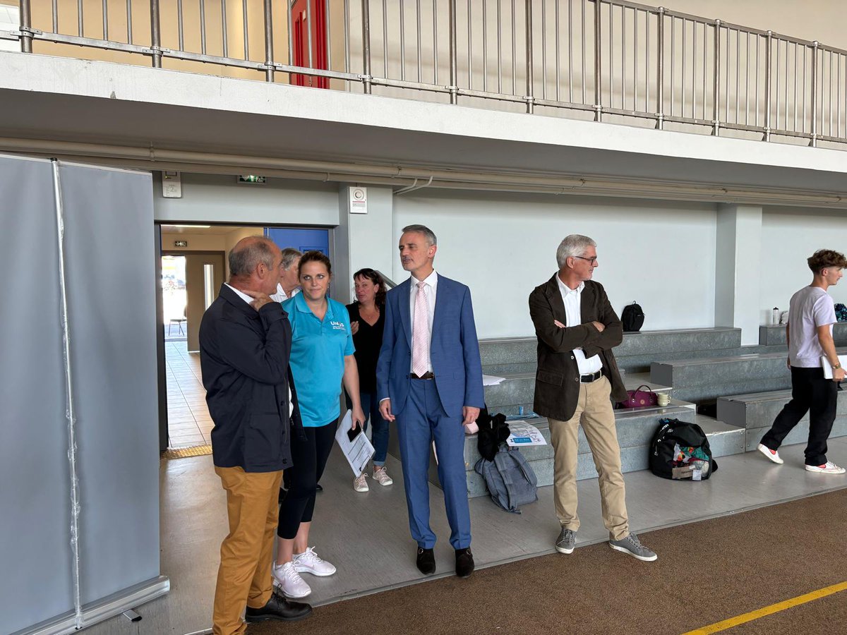 DSDEN70's tweet photo. #JNSS2024 I Journée Nationale du Sport Scolaire à Port-sur-Saône en présence de @phdestable, IA-DASEN. Vendredi, + de 300 élèves ont participé à des ateliers : tests de positionnement de forme, basket, football, bike and run, discgolf, randonnée, course d’orientation. @acbesancon https://t.co/oPuT6BsHEQ