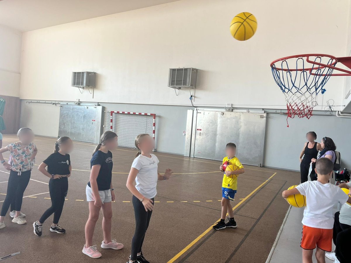 DSDEN70's tweet photo. #JNSS2024 I Journée Nationale du Sport Scolaire à Port-sur-Saône en présence de @phdestable, IA-DASEN. Vendredi, + de 300 élèves ont participé à des ateliers : tests de positionnement de forme, basket, football, bike and run, discgolf, randonnée, course d’orientation. @acbesancon https://t.co/oPuT6BsHEQ
