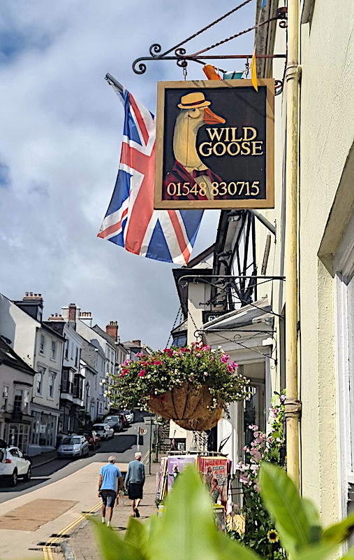 Anotherday6910's tweet photo. Did you know... Modbury means "Meeting Place" in old English.

https://t.co/jPlFXv6moZ
https://t.co/QZ8lxFvU3u

#Devon #England #travelblogging #locationindependent #digitalnomads #workhardanywhere #bookreader #bookstagram #booklover #books #book #bookworm #bookstagrammer https://t.co/5cErdPeEGT