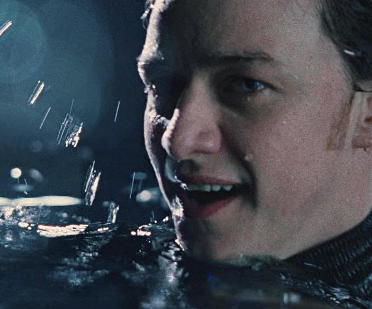 first date idea i jump into the sea and you save me <3