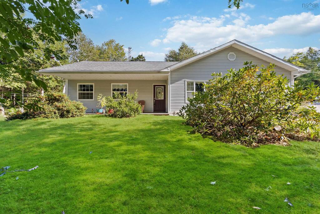 viewpoint_ca's tweet image. $399,900 | For Sale
2 Beds | 1 Bath | 1,235 sq. ft.
40 Forest Hill Road, Chester Grant

Beautiful bungalow in Chester Grant! Deeded lake access! Great 24 year old 2 bed 1 bath close to Millett Lake! 

Listed by ViewPoint Realty agent Matt Swain
viewpoint.ca/cutsheet/20242…