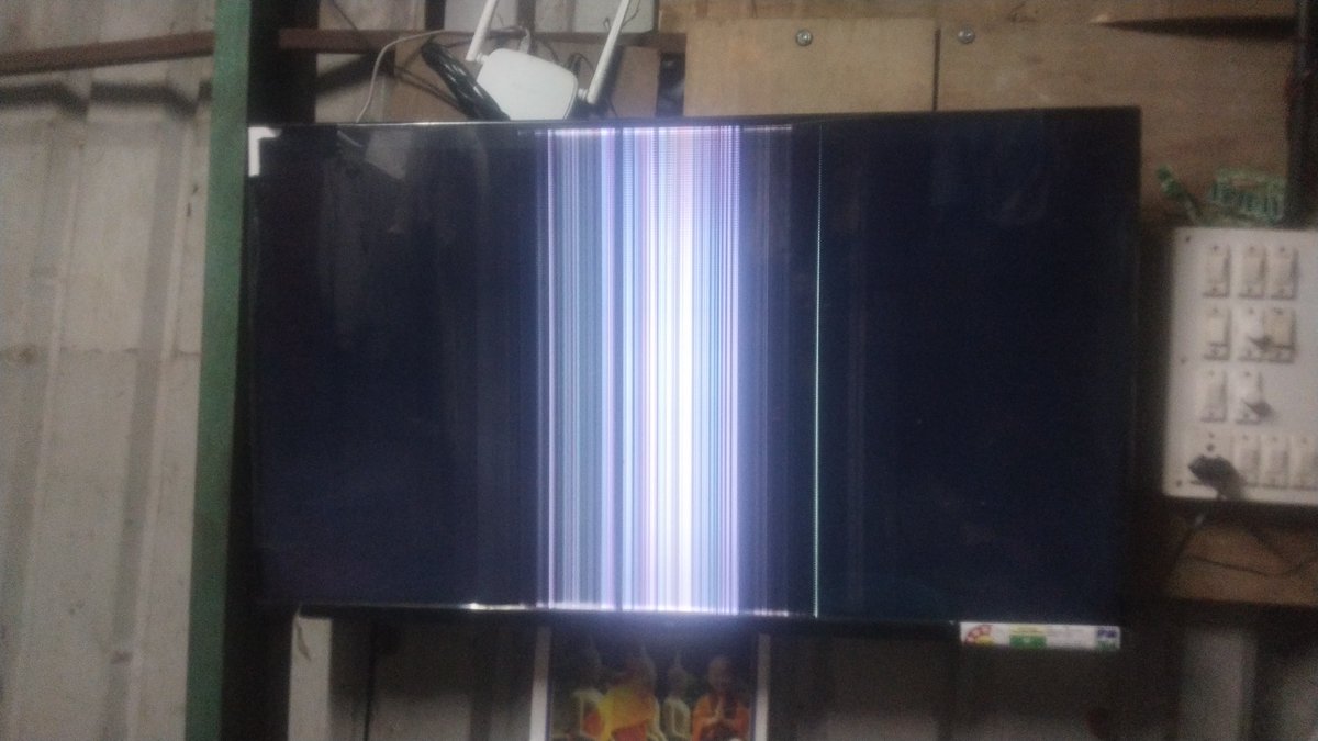 bhalmode358's tweet photo. It's been two months of just having the TV and this is the condition please help us and note that we won't make any purchase from your showroom after that. My contact no 99872 32295 chhaburao kamble

@VSSupport_ @jagograhakjago @VSSupport_ @SandeepBhalmod7 https://t.co/nh6NadiHAn
