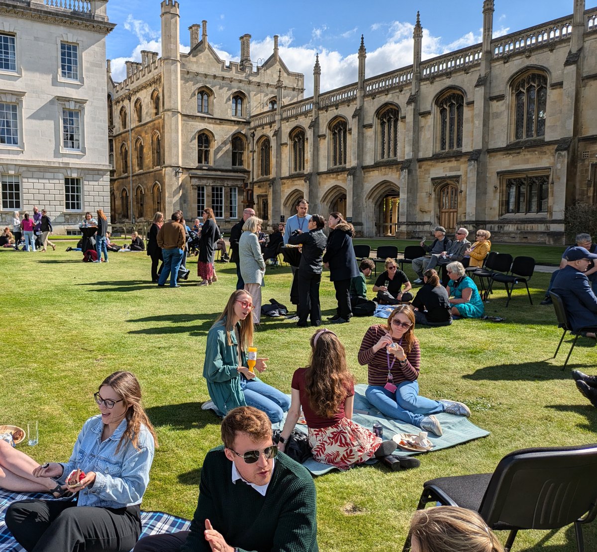 Throwback to our staff and fellows BBQ last week. A great chance for our College community to celebrate before term starts. Seems like nobody got the memo about not walking on the grass... 🙃 #StaffBBQ #CollegeCommunity #CommunityGathering #KeepOffTheGrass