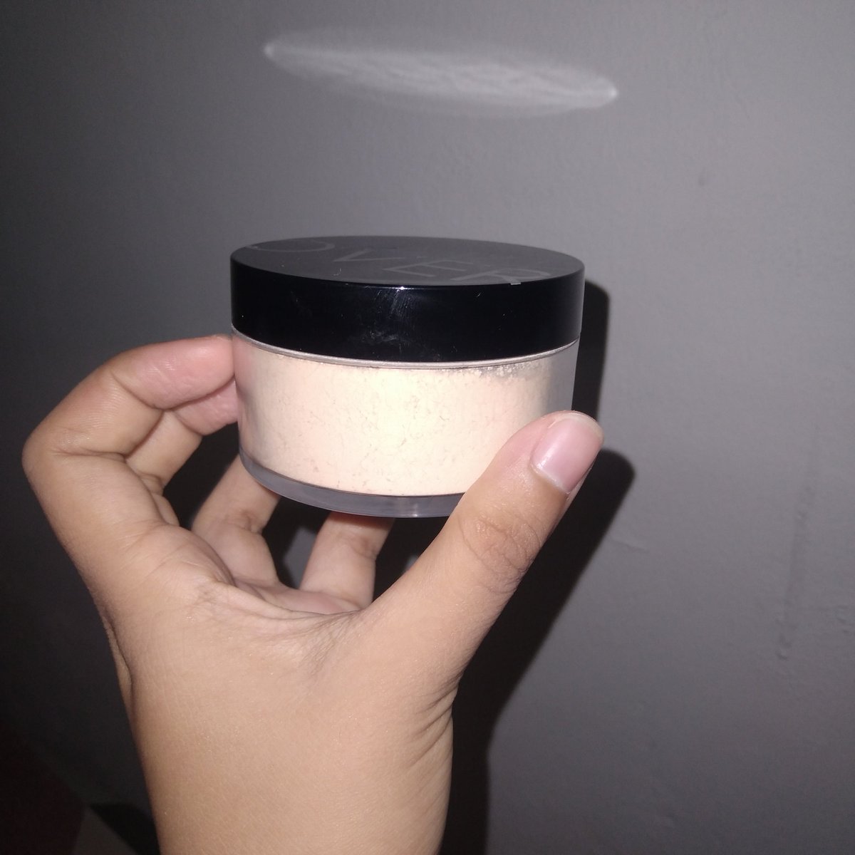 sequority's tweet photo. WTS MAKE OVER LOOSE POWDER SHADE 06 BUTTERMILK (shade nya kegelapan di aku)
price : 70k boleh nego 
📍 : depok 
-isi masih banyak banget, baru bbrp x pemakaian 
❗️❗️kalau mau tanya² (mau lihat isi nya lebih jelas, dll) feel free to dm yaa
#wtsmakeup #wts #makeover #loosepowder https://t.co/RbQWPckjQT
