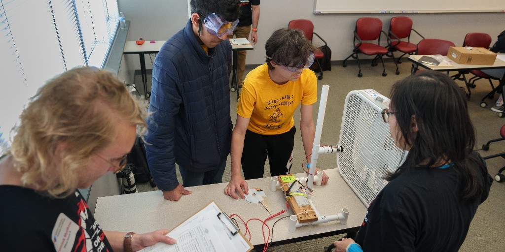 All hands on deck! 🧑‍🔬🔬 We need YOUR help to make this year's Science Olympiad Coaches Conference a blast! If you're passionate about STEM and love sharing knowledge, join us as a volunteer! 

🗓️October 18-19, 2024
📌@McKimmon Center
✨ncscienceolympiad.ncsu.edu/volunteer-now/… 

#NCSciOlympiad