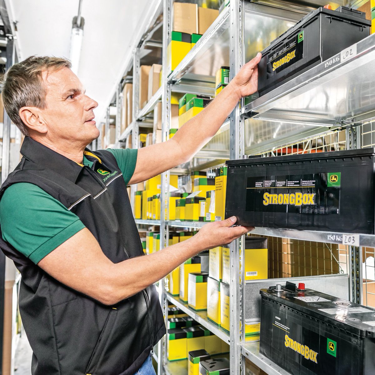 SNPartnersJD's tweet image. We're in the last days of the sale and counting down our last warm nights. 
Are your machines ready for fall and winter weather? Is your battery ready for a cold-start?
10% off OEM or standard-duty Strongbox batteries, until September 30th. 
#johndeere #strongbox #battery #winter
