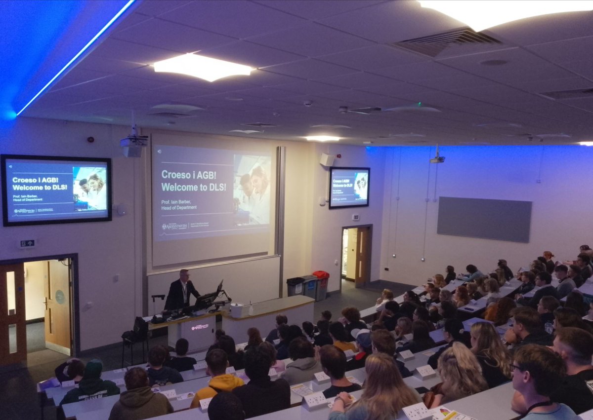 Aberystwyth University DLS/AGB (@aberdlsagb) on Twitter photo Dim byd gwell naβ pitsa i gychwyn y tymor! π Croeso cynnes gan yr Athro <a href="/IainBarber/">Iain Barber</a> wrth i ni ddechrau blwyddyn academaidd newydd yn AGB. Edrych ymlaen at y flwyddyn i ddod! πΏπ¬#PrifysgolAber #WythnosCroeso #BywydMyfyriwr Dim byd gwell naβ pitsa i gychwyn y tymor! π Croeso cynnes gan yr Athro <a href="/IainBarber/">Iain Barber</a> wrth i ni ddechrau blwyddyn academaidd newydd yn AGB. Edrych ymlaen at y flwyddyn i ddod! πΏπ¬#PrifysgolAber #WythnosCroeso #BywydMyfyriwr