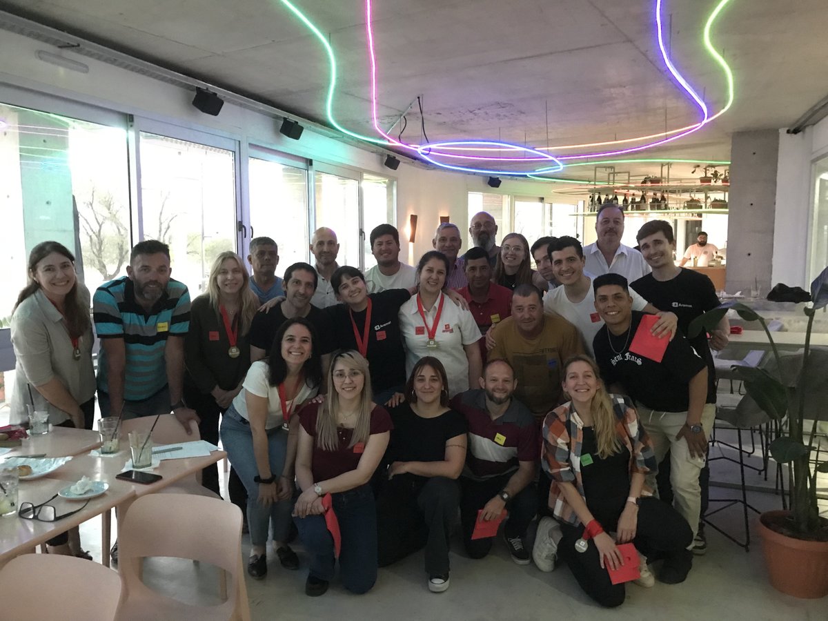 aremat_puerto's tweet photo. Vivimos como equipo, nuestro After Office Valores. Una jornada para compartir y trabajar los valores que nos nuclean como empresa y equipo de trabajo. 
¡Inolvidable experiencia! ❤️

#equipoAremat #valores #standardecalidad #trabajoenequipo #calidaddeservicio #experiencia https://t.co/1RkEmydhTq