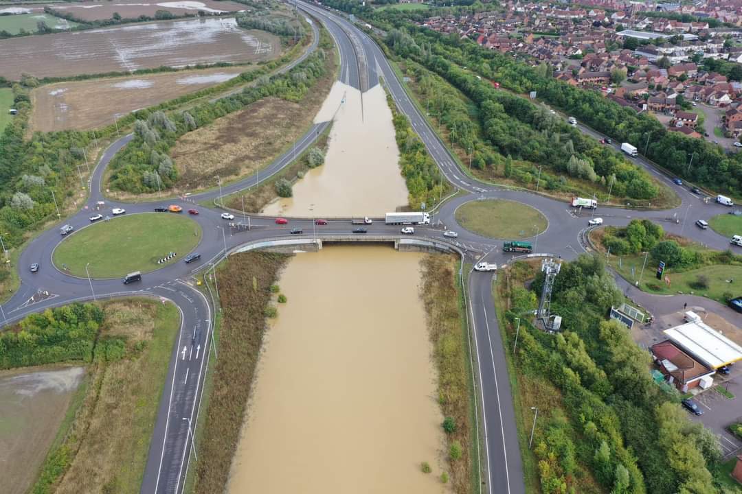 richardbrunning's tweet image. Cack useless civil engineers designed an interchange near my house that does this every time it rains. Cack useless councils not clearing drains meant dozens of people in our village are clearing up flooding.